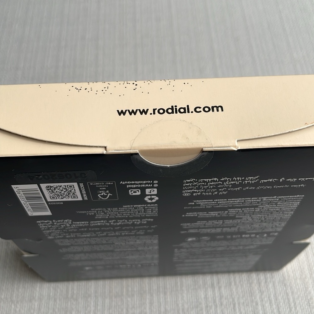 Rodial Banana Makeup Kit - Picture 5 of 8